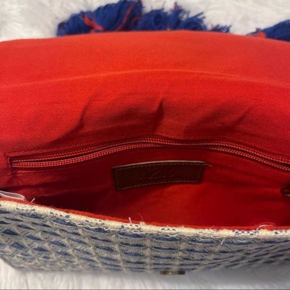 AMERICA‎ & Beyond Crossbody Purse - Picture 7 of 7